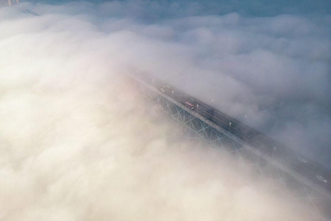 城市风光_南京大桥穿云-1