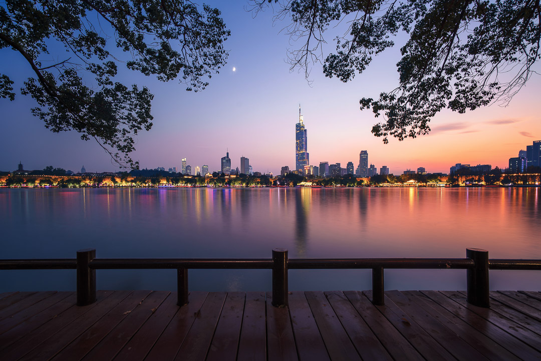 城市风光_玄武湖栈道蓝调